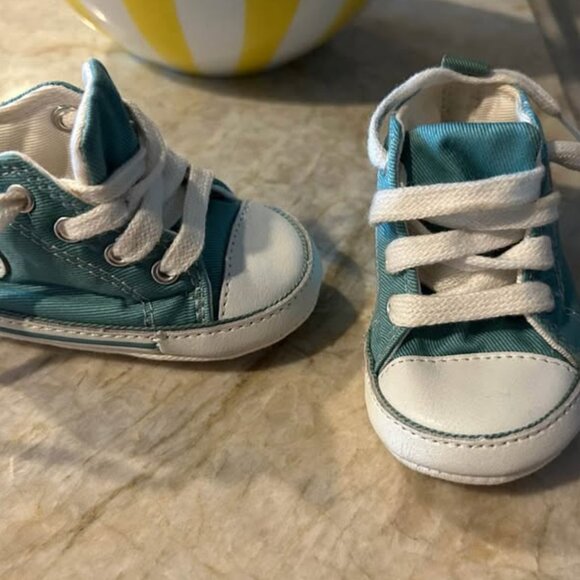Vintage babyGap shoes, Converse style, never worn (blue size 1) - Picture 3 of 3